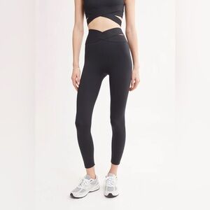 NWT Black Le Ore Crossover Leggings Size Small